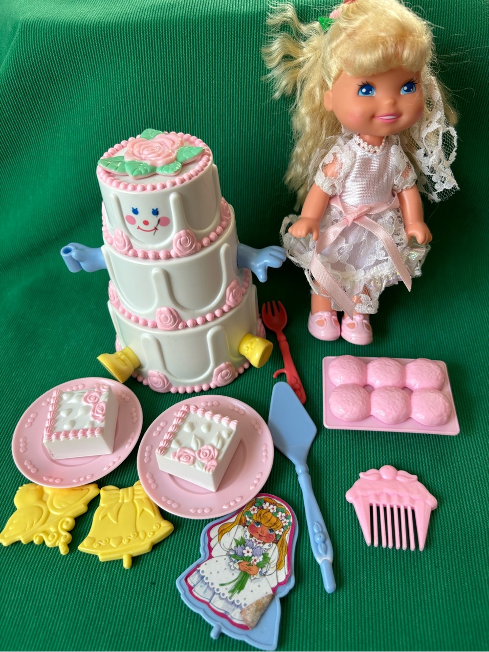 VTG 1989 CHERRY MERRY MUFFIN DOLL WEDDING PLAYSET 3 TIER CAKE HTF